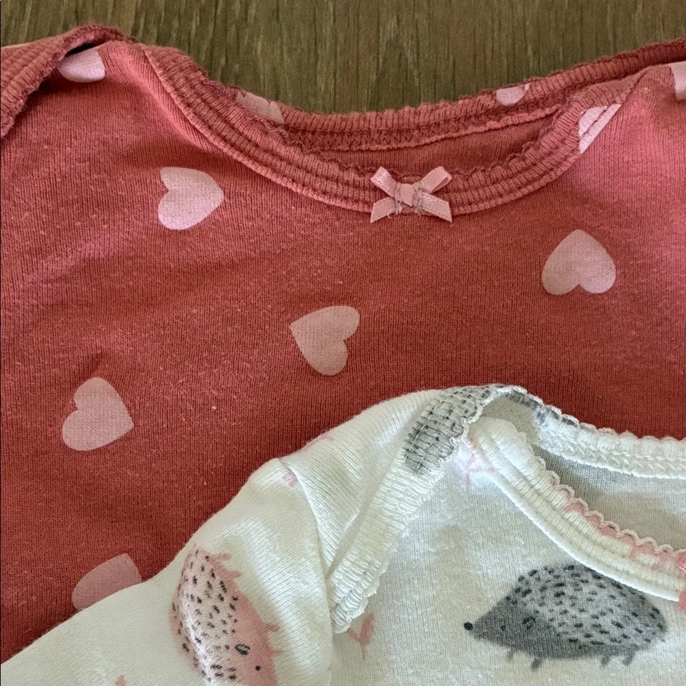 Carters Long Sleeve Onesies 6M - Picture 5 of 5